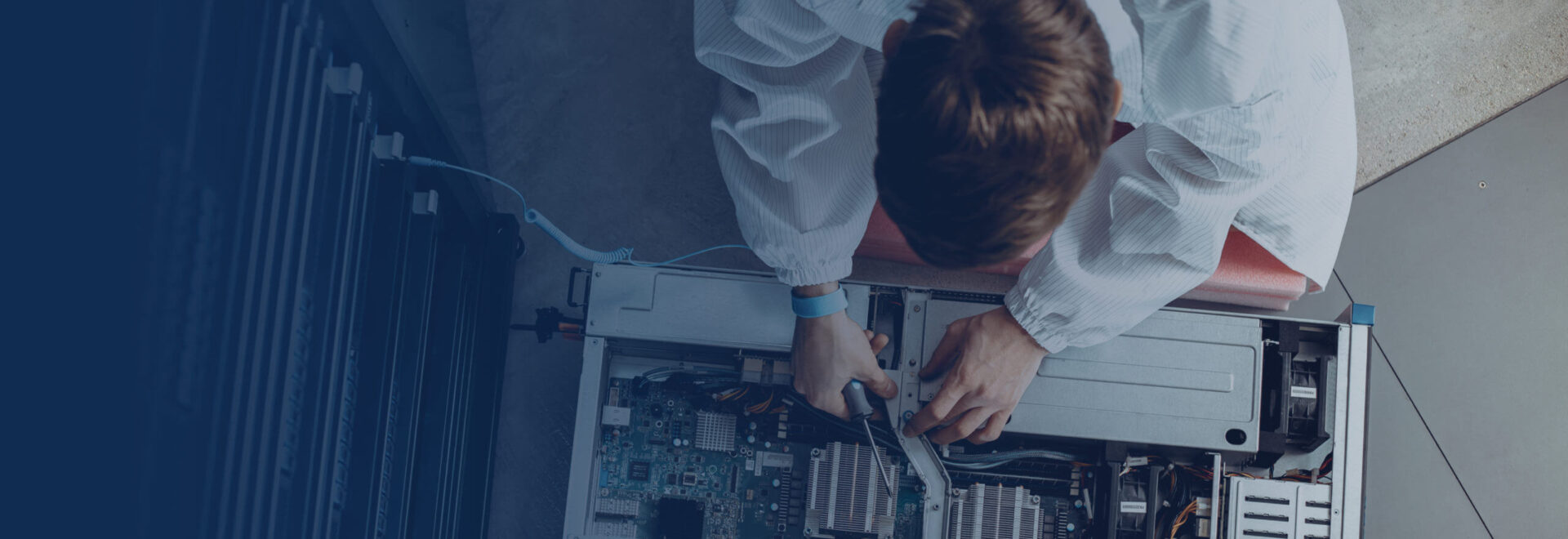 technician providing hardware maintenance